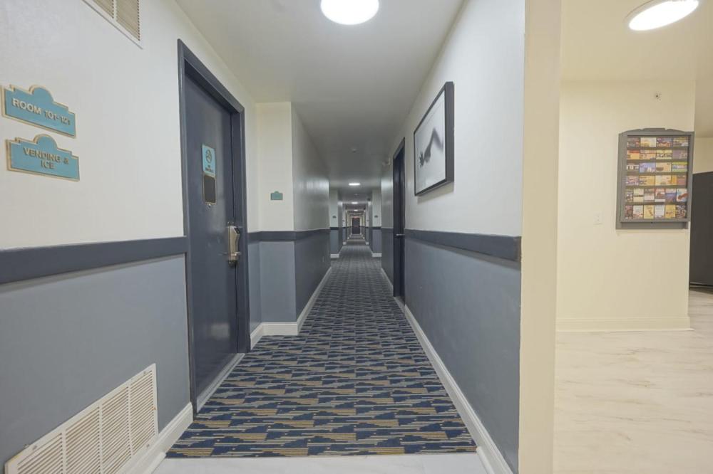 Greenwoods Inn & Suites